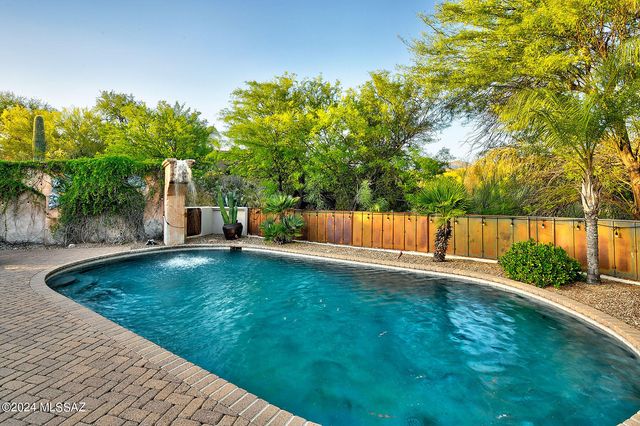 5090 N Corte De Catalonia, Tucson, AZ 85718