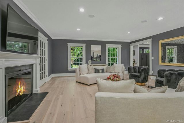 192 Burtis Lane, Muttontown, NY 11791