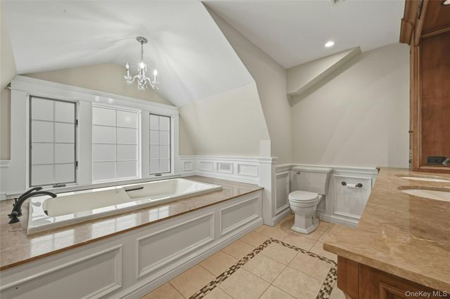192 Burtis Lane, Muttontown, NY 11791