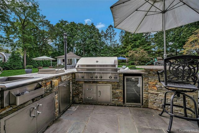 192 Burtis Lane, Muttontown, NY 11791