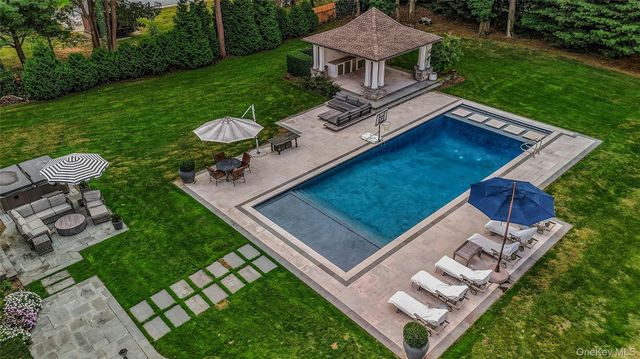 192 Burtis Lane, Muttontown, NY 11791