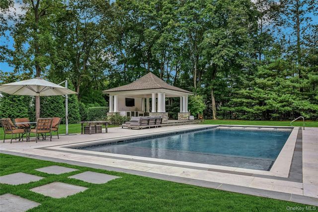 192 Burtis Lane, Muttontown, NY 11791