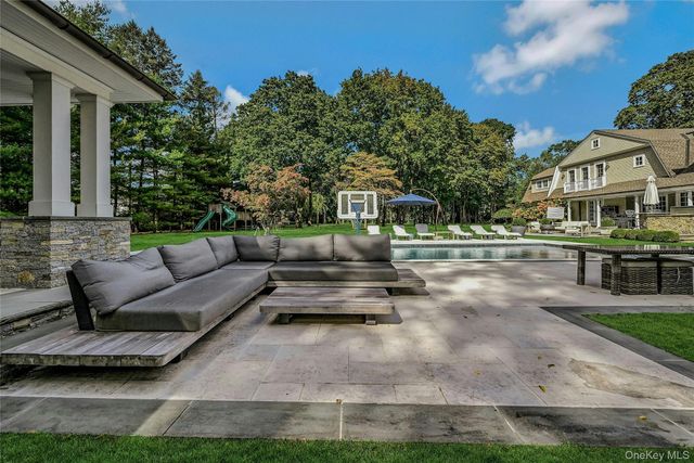 192 Burtis Lane, Muttontown, NY 11791