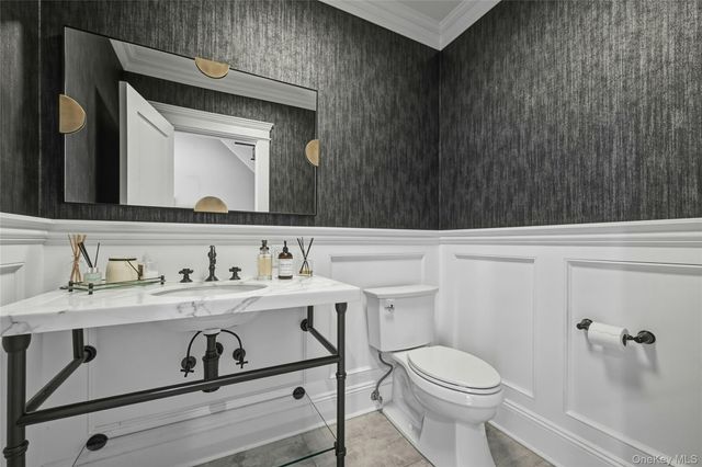 192 Burtis Lane, Muttontown, NY 11791