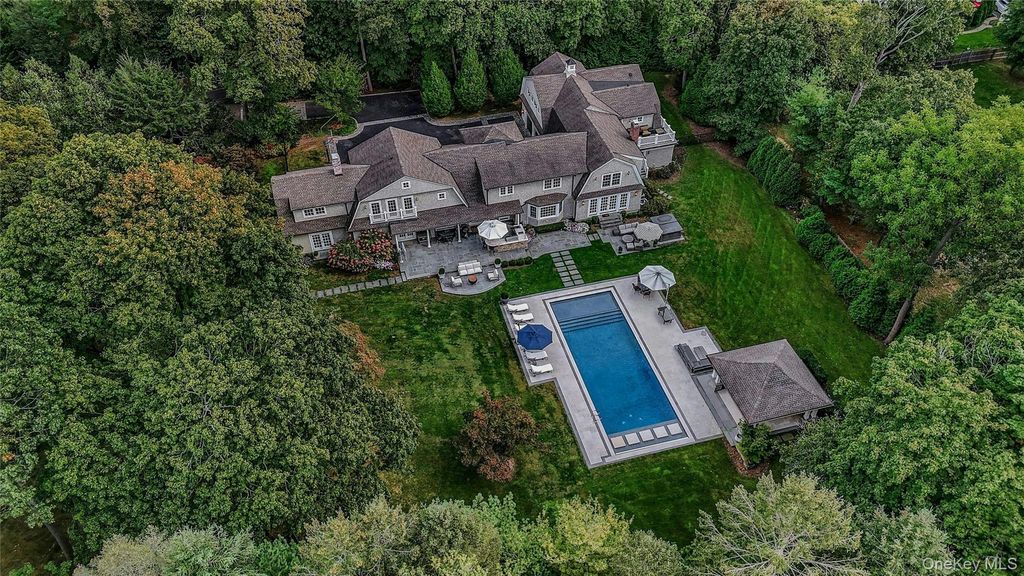 192 Burtis Lane, Muttontown, NY 11791