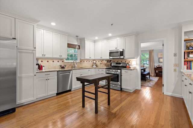 6420 Lake Meadows Drive, Hixson, TN 37343