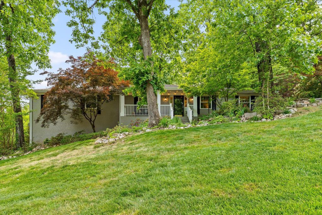 6420 Lake Meadows Drive, Hixson, TN 37343
