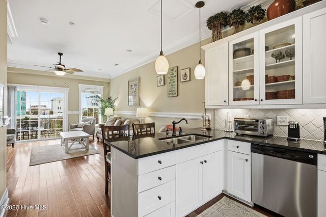 103 Charlotte Avenue Apt 104, Carolina Beach, NC 28428