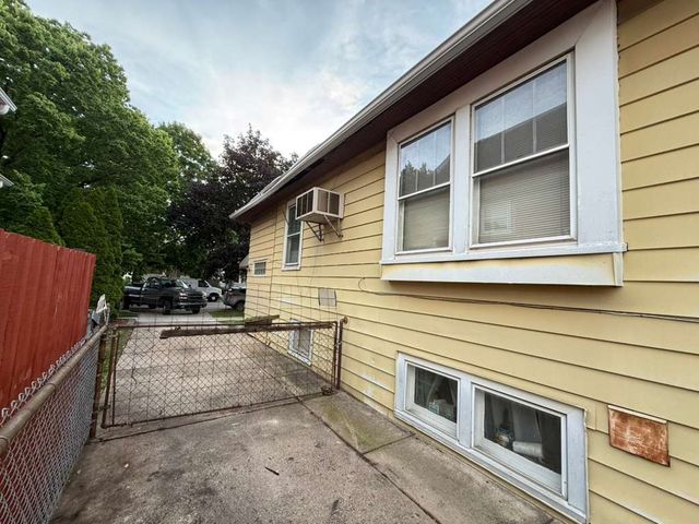 2627 S 60th Court, Cicero, IL 60804