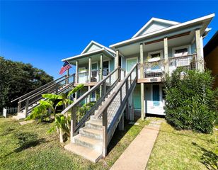2010 Avenue O 1/2 Up, Galveston, TX 77550