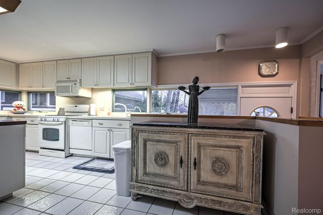 3453 ORMOND Road W, White Lake Charter Township, MI 48383