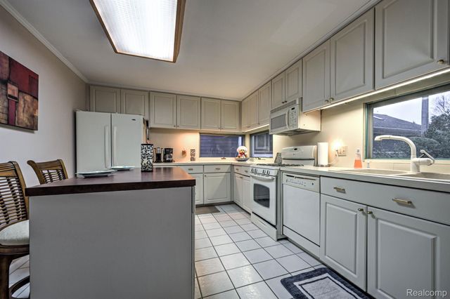 3453 ORMOND Road W, White Lake Charter Township, MI 48383