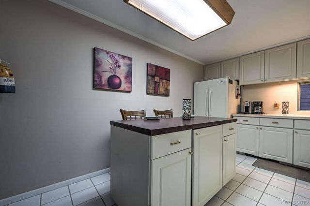 3453 ORMOND Road W, White Lake Charter Township, MI 48383