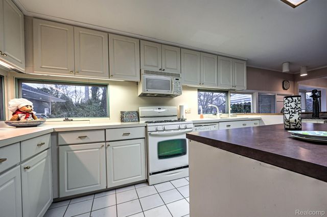 3453 ORMOND Road W, White Lake Charter Township, MI 48383