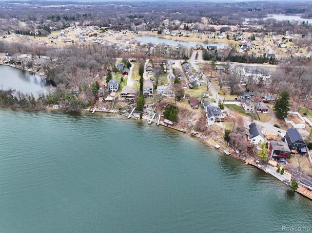 3453 ORMOND Road W, White Lake Charter Township, MI 48383