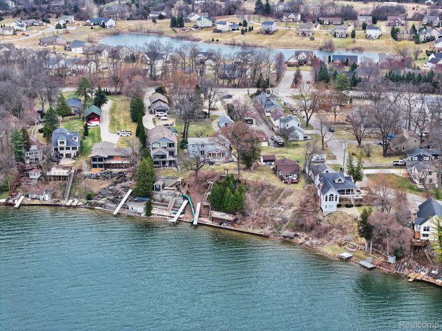 3453 ORMOND Road W, White Lake Charter Township, MI 48383