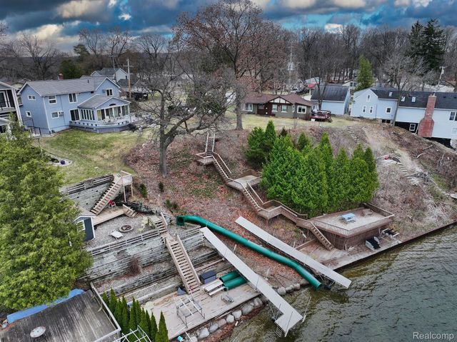 3453 ORMOND Road W, White Lake Charter Township, MI 48383