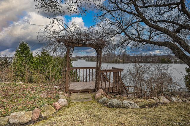 3453 ORMOND Road W, White Lake Charter Township, MI 48383