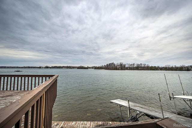 3453 ORMOND Road W, White Lake Charter Township, MI 48383