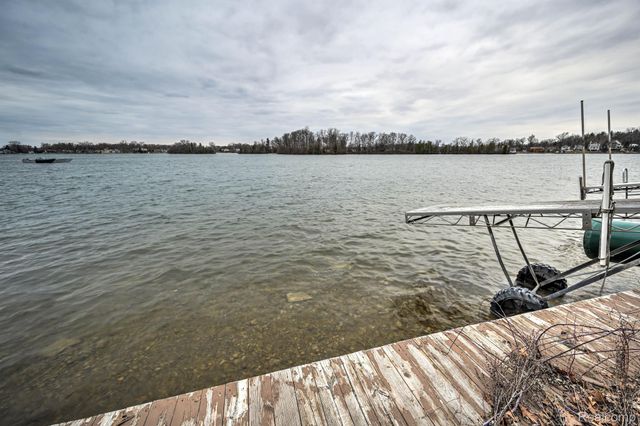 3453 ORMOND Road W, White Lake Charter Township, MI 48383