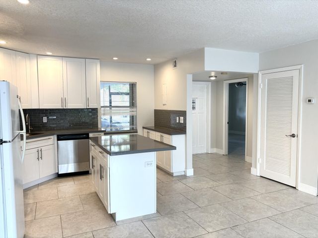 3851 NW 84th Avenue 1a, Sunrise, FL 33351