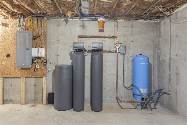 19 Charles Joseph Dr, Dartmouth, MA 02747