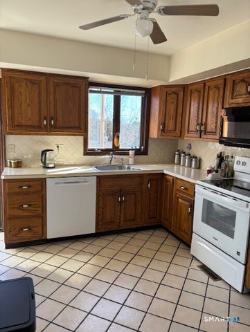 39 Stuart Avenue APT 8, Norwalk, CT 06850