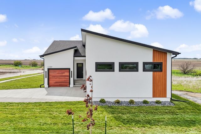1197 NW Macarthur Lane, Waukee, IA 50263
