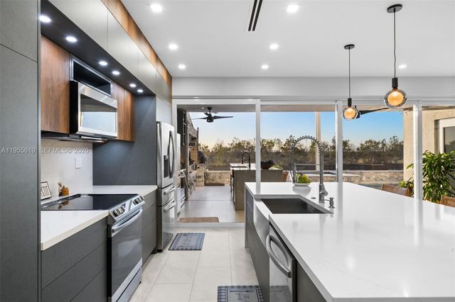 1828 Aspen Ln, Weston, FL 33327