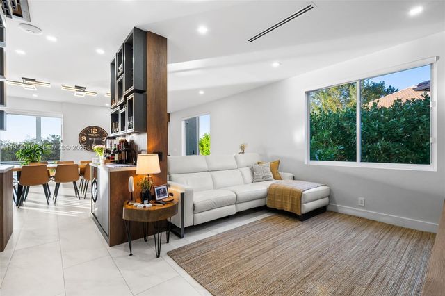 1828 Aspen Ln, Weston, FL 33327