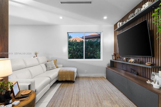 1828 Aspen Ln, Weston, FL 33327