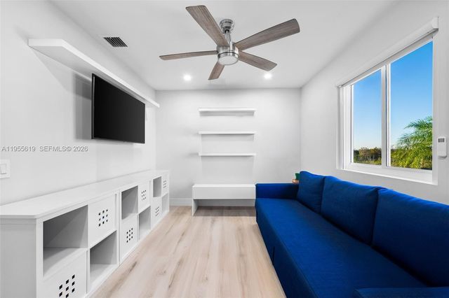 1828 Aspen Ln, Weston, FL 33327