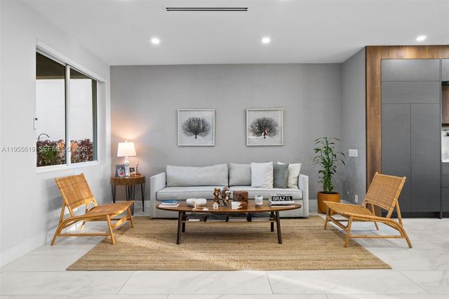 1828 Aspen Ln, Weston, FL 33327