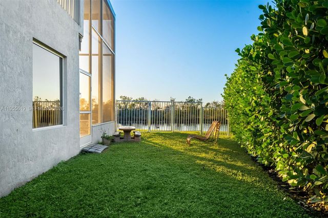 1828 Aspen Ln, Weston, FL 33327