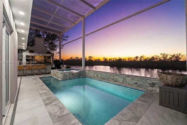 1828 Aspen Ln, Weston, FL 33327