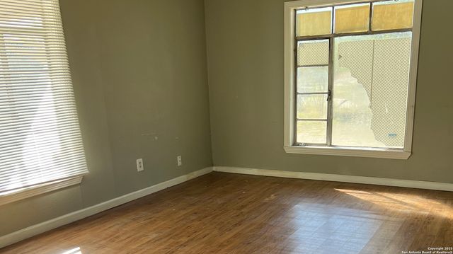 543 Hot Wells, San Antonio, TX 78223