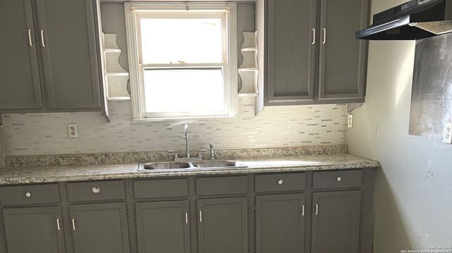 543 Hot Wells, San Antonio, TX 78223