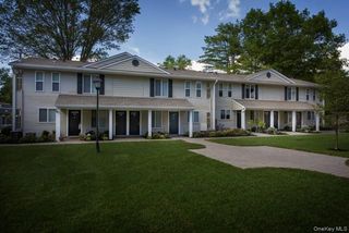 45 Country Club Drive 17J, Coram, NY 11727