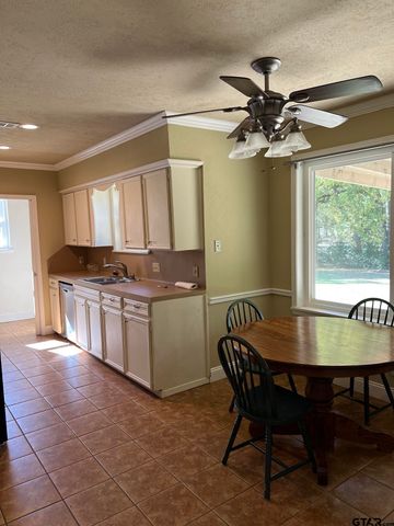 6629 Circle Dr, Tyler, TX 75703