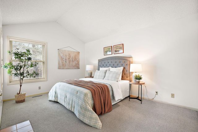 15820 15th Place N, Plymouth, MN 55447