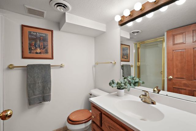 15820 15th Place N, Plymouth, MN 55447