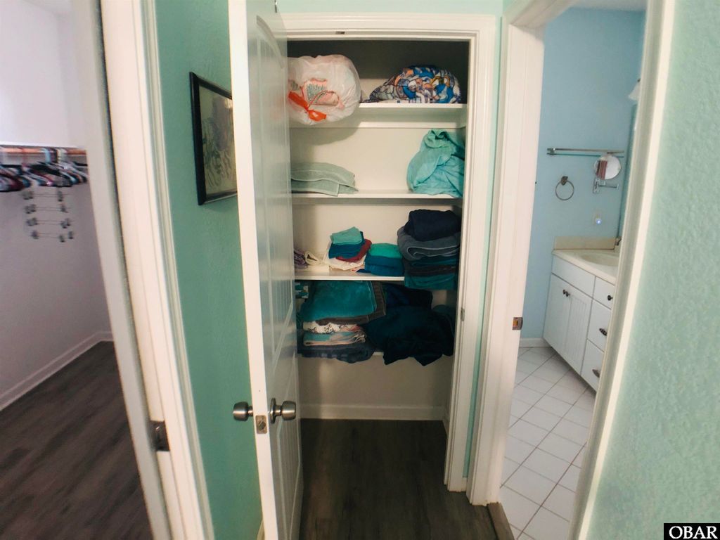 Image 11 of property listing at 4136 Lindbergh Avenue, Kitty Hawk, NC 27949