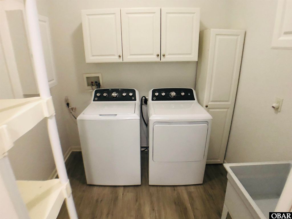 Image 13 of property listing at 4136 Lindbergh Avenue, Kitty Hawk, NC 27949