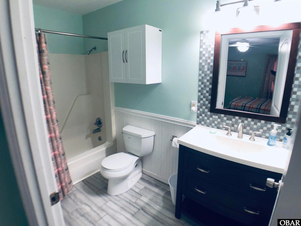 Image 15 of property listing at 4136 Lindbergh Avenue, Kitty Hawk, NC 27949
