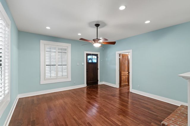 715 S Barnett Avenue, Dallas, TX 75211