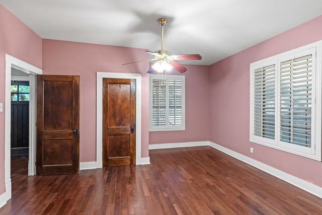 715 S Barnett Avenue, Dallas, TX 75211