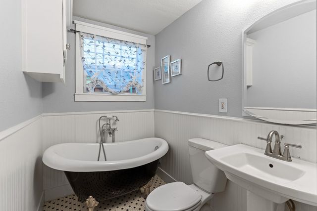 715 S Barnett Avenue, Dallas, TX 75211