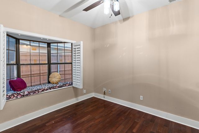 715 S Barnett Avenue, Dallas, TX 75211