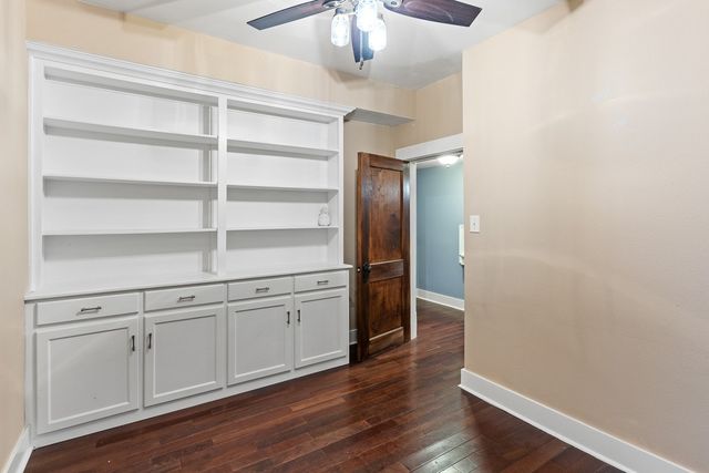 715 S Barnett Avenue, Dallas, TX 75211