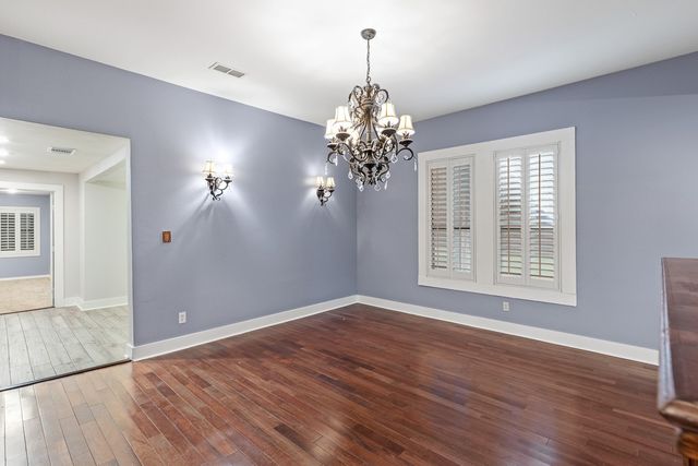 715 S Barnett Avenue, Dallas, TX 75211